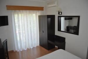 Cama ou camas em um quarto em Hotel Covilhã Jardim