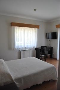 Cama ou camas em um quarto em Hotel Covilhã Jardim