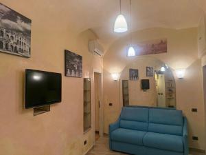 A television and/or entertainment centre at Piazza di Spagna Apartment