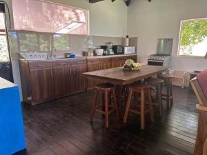 Η κουζίνα ή μικρή κουζίνα στο Delfín del Sendero +11 φωτογραφίες