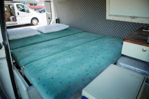 Postel nebo postele na pokoji v ubytování Rent Van Transporter t5