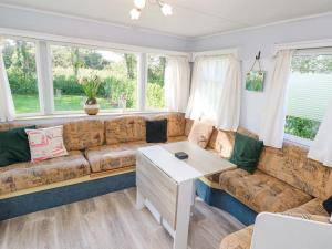 Gambar di galeri bagi Rosebud Flower Farm Caravan di Saint Hilary