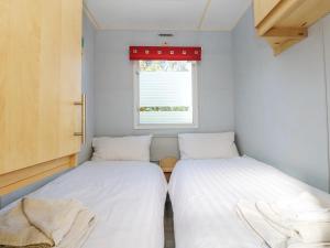 Gambar di galeri bagi Rosebud Flower Farm Caravan di Saint Hilary +15 gambar
