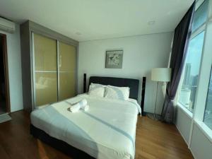 Letto o letti in una camera di Vortex suites KLCC Pavilion view