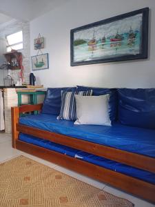 a blue couch sitting in a living room at BEIRA MAR APTO 711 in Ubatuba