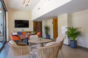 TV a/nebo společenská místnost v ubytování Casa Lumar Luxury Lodging- Adult Only
