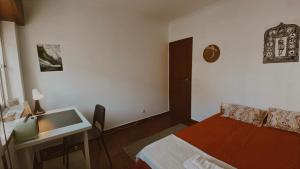 a bedroom with a bed and a desk and a sink at Surf Room in Costa da Caparica in Costa da Caparica