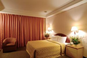 Letto o letti in una camera di Empire Hotel