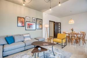 Setusvæði á Vinyl 3-Bedroom Apartment in Zouk Mikael