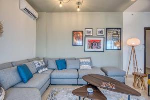 Setusvæði á Vinyl 3-Bedroom Apartment in Zouk Mikael