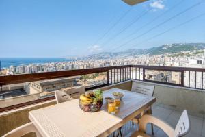 Svalir eða verönd á Vinyl 3-Bedroom Apartment in Zouk Mikael