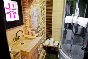 Kylpyhuone majoituspaikassa Posada Real La Montañesa