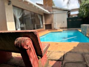 Billede fra billedgalleriet på Cozy Home with Pool, Braai & Top Security i Kempton Park
