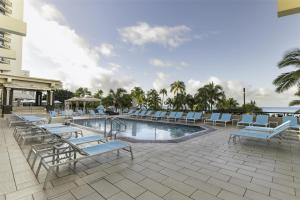 Bazén v ubytování Hyatt Regency Waikiki Beach Resort & Spa nebo v jeho okolí