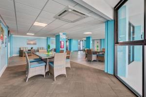 Φωτογραφία από το άλμπουμ του Oceanfront Waterpointe 1 Unit 806 3 bedroom 2 bath Balcony Pools σε North Myrtle Beach +25 φωτογραφίες