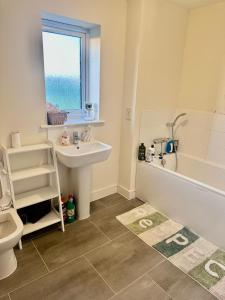 Ένα μπάνιο στο Home in Cambridge +17 φωτογραφίες