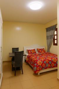 Chambre meublée à Ngor dans une zone calme et accessible客房内的一张或多张床位