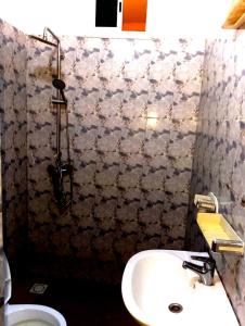 Chambre meublée à Ngor dans une zone calme et accessible的一间浴室