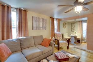 Φωτογραφία από το άλμπουμ του Couples Glamping Getaway on Bonny Eagle Pond σε Standish