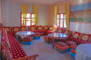 Posezení v ubytování Auberge Toubkal + 25 fotografií