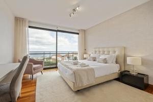 Ένα ή περισσότερα κρεβάτια σε δωμάτιο στο Villa Beausoleil by Homie +50 φωτογραφίες