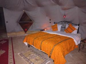 Postel nebo postele na pokoji v ubytování RestCamp ErgChebbi