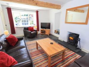 TV a/nebo společenská místnost v ubytování Great Hartbarrow Farm Cottage