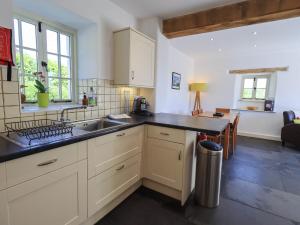 Kuchyň nebo kuchyňský kout v ubytování Great Hartbarrow Farm Cottage