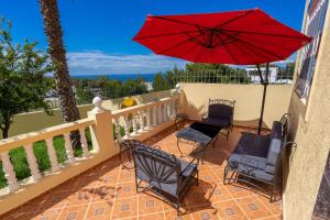 Balkón nebo terasa v ubytování Magnifique appartement avec jardin en face de la mer