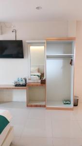 TV a/nebo společenská místnost v ubytování Hotel Amel Aceh + 9 fotografií