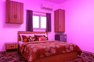 Chambre meublée à Ngor dans une zone calme et accessible客房内的一张或多张床位