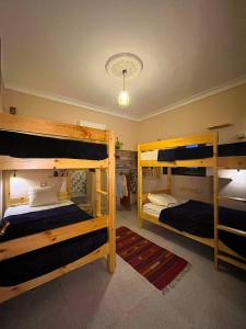Postel nebo postele na pokoji v ubytování Tecoma Hostel + 27 fotografií
