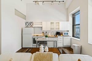 Dapur atau dapur kecil di CBD OTR 1BR Gym Pool Stadium View