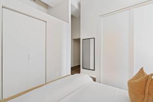 Tempat tidur dalam kamar di CBD OTR 1BR Gym Pool Stadium View