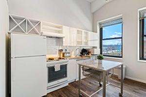 Dapur atau dapur kecil di CBD OTR 1BR Gym Pool Stadium View