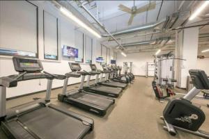 Pusat kebugaran dan/atau fasilitas kebugaran di CBD OTR 1BR Gym Pool Stadium View