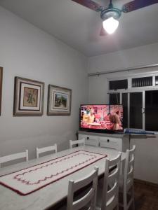 TV a/nebo společenská místnost v ubytování Apto 74 metros inteiro