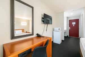 Kuchyň nebo kuchyňský kout v ubytování Sunnyside Inn and Suites
