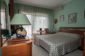 Posteľ alebo postele v izbe v ubytovaní Apartments with parking spaces Lovran, Opatija - 2336