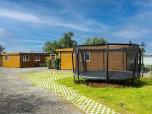 a house with a trampoline in the yard at Dubbel Pret in Bantega