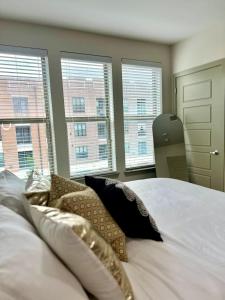 2 BR Heart of Frisco Gem客房内的一张或多张床位