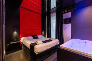 Maximum hub suite&spa tesisinde bir odada yatak veya yataklar