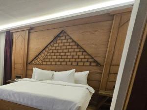 Voodi või voodid majutusasutuse Neom Pyramids Valley Boutique hotel toas