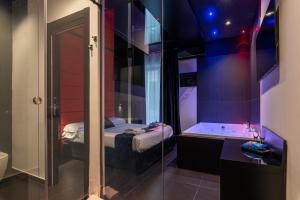 Maximum hub suite&spa tesisinde bir banyo
