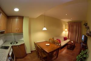 Kuchyň nebo kuchyňský kout v ubytování Apartamentos Turmo