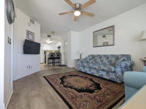 TV/Unterhaltungsangebot in der Unterkunft Oceanfront in Canaveral, Views, Heated Pool & Spa