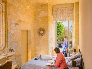 Επισκέπτες που μένουν στο Maison troglodyte élégante avec spa, salle de jeux et jardin clos à Vouvray - FR-1-381-87