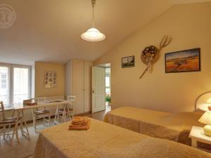 Fotografie z fotogalerie ubytování Gîte rénové avec terrasse, parking et randonnées proches – calme assuré - FR-1-496-201 v destinaci Montagny