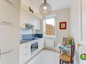 Kuchyň nebo kuchyňský kout v ubytování Charmant appartement rénové, 2 ch, Wifi, garage, à 15 min gare RER Paris - FR-1-526-3 + 2 fotografie