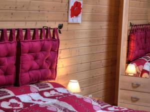 Gallery image of Charmant Gîte avec Cheminée et Animaux Acceptés - FR-1-496-36 in Saint-Romain-dʼUrfé